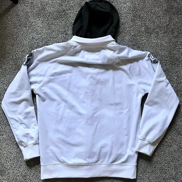 Like New Hurley Jacket an hoodie from the buckle - Picture 6 of 7